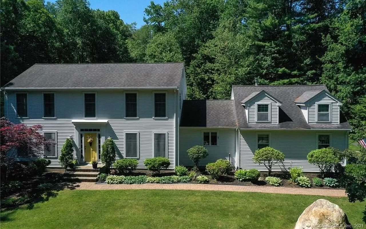 33 Hollister Drive, Avon Ct Mls: 170411026