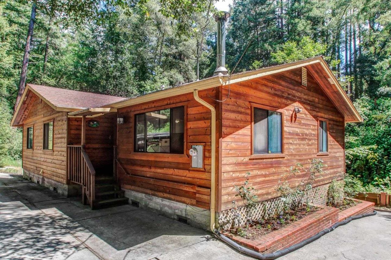145 Elmwood DR