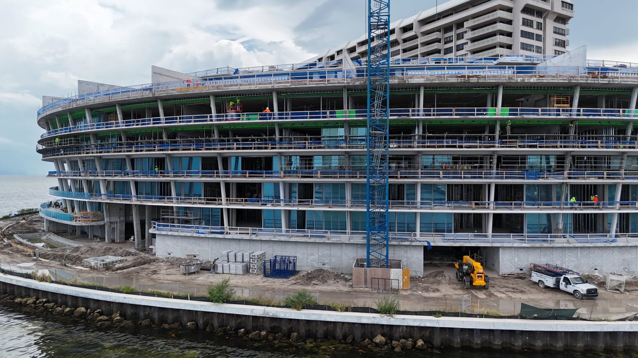 September 2024 | CMC Group Completes Topping Off of Vita at Grove Isle in Coconut Grove