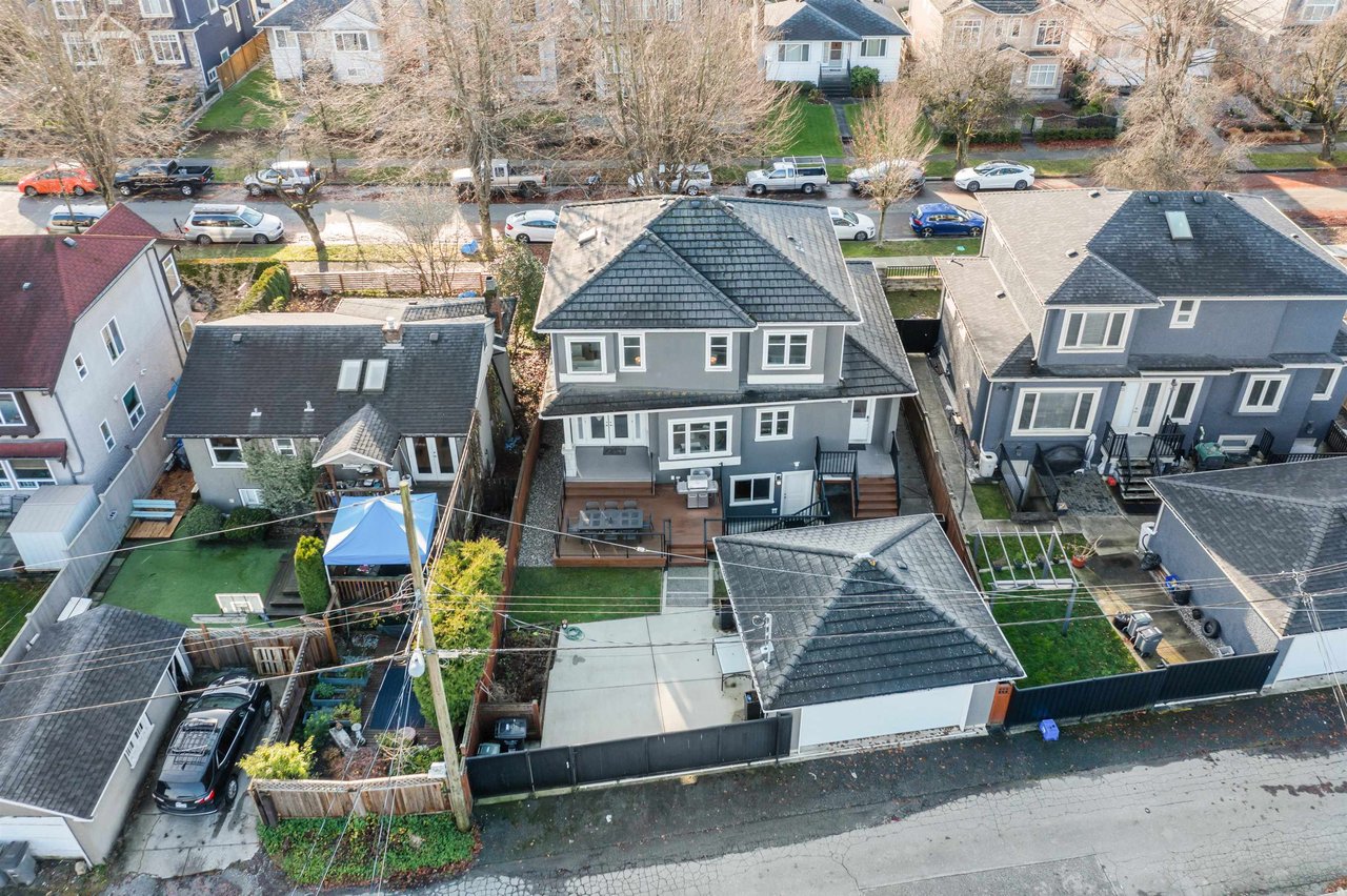 2535 E 17th Ave