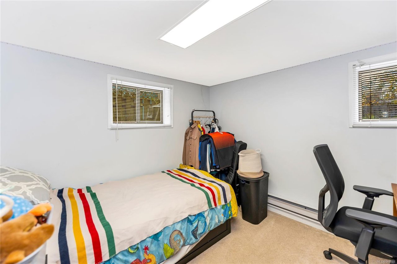 2884 Inez Dr