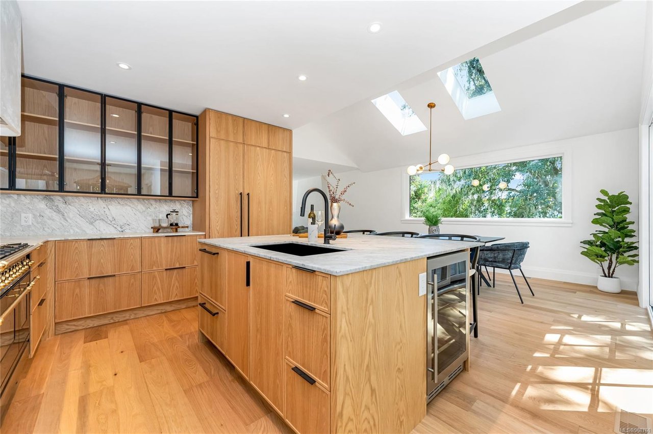 736 Falkland Rd, Oak Bay