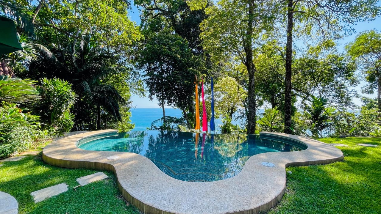 Colonial Oceanfront Estate, Dominical, Puntarenas