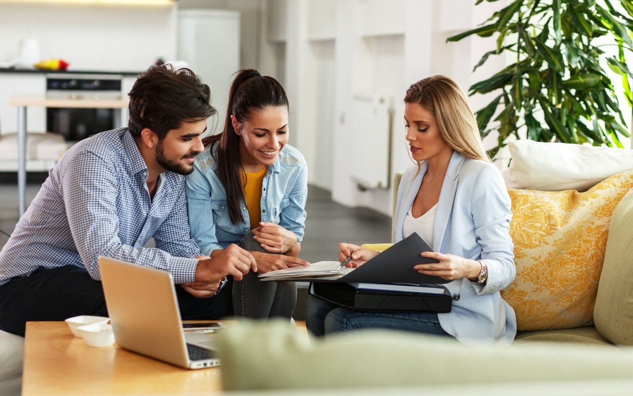 How a Realtor is Trained to Notice Warning Signs Before You Do