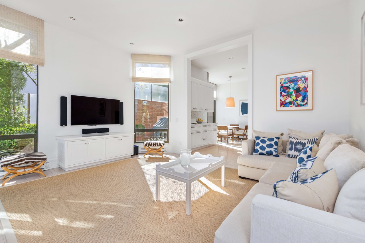 3,700sf+ Three Bedroom Condo With East Bay Views
