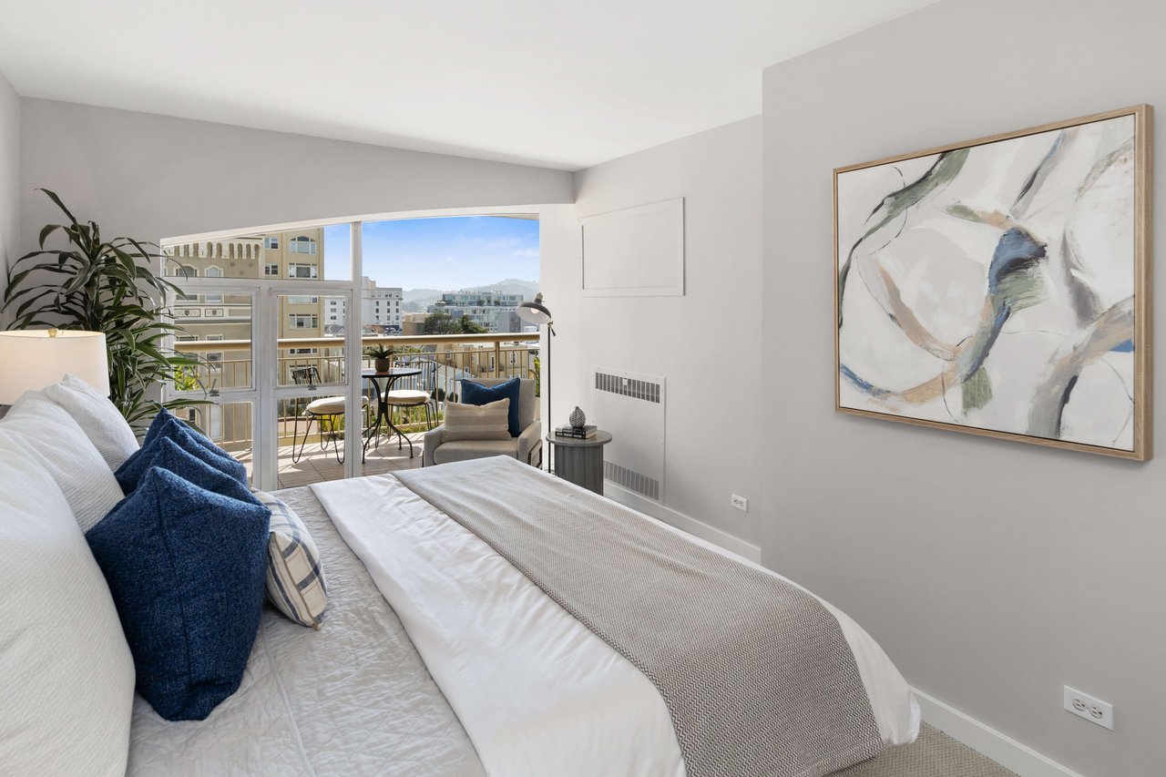 Just-Renovated Pacific Heights Condo With Southern Views