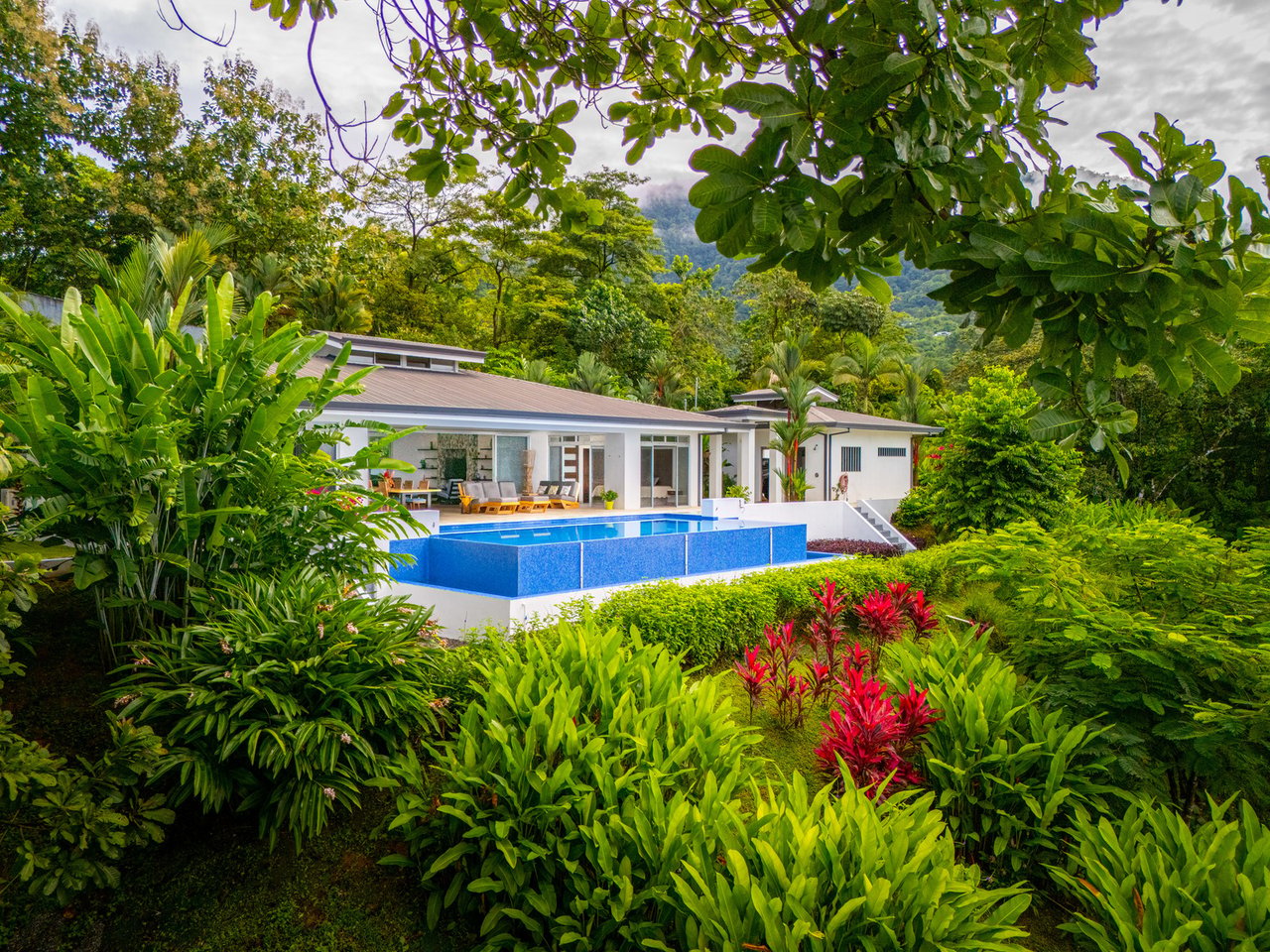 Modern Oceanview Infinity Pool Estate, Ojochal, Puntarenas
