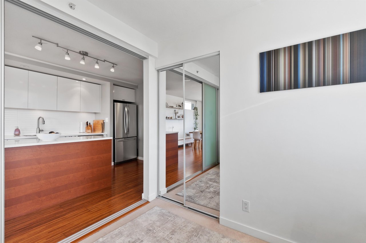 509-328 E 11th Ave