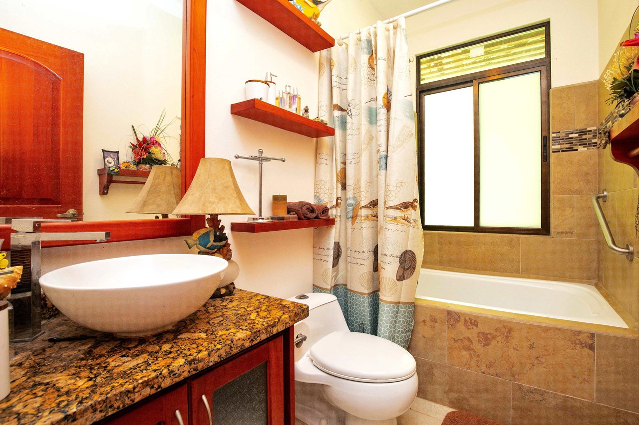 Wheelchair Friendly- 2 Bedroom house in a Quiet Community