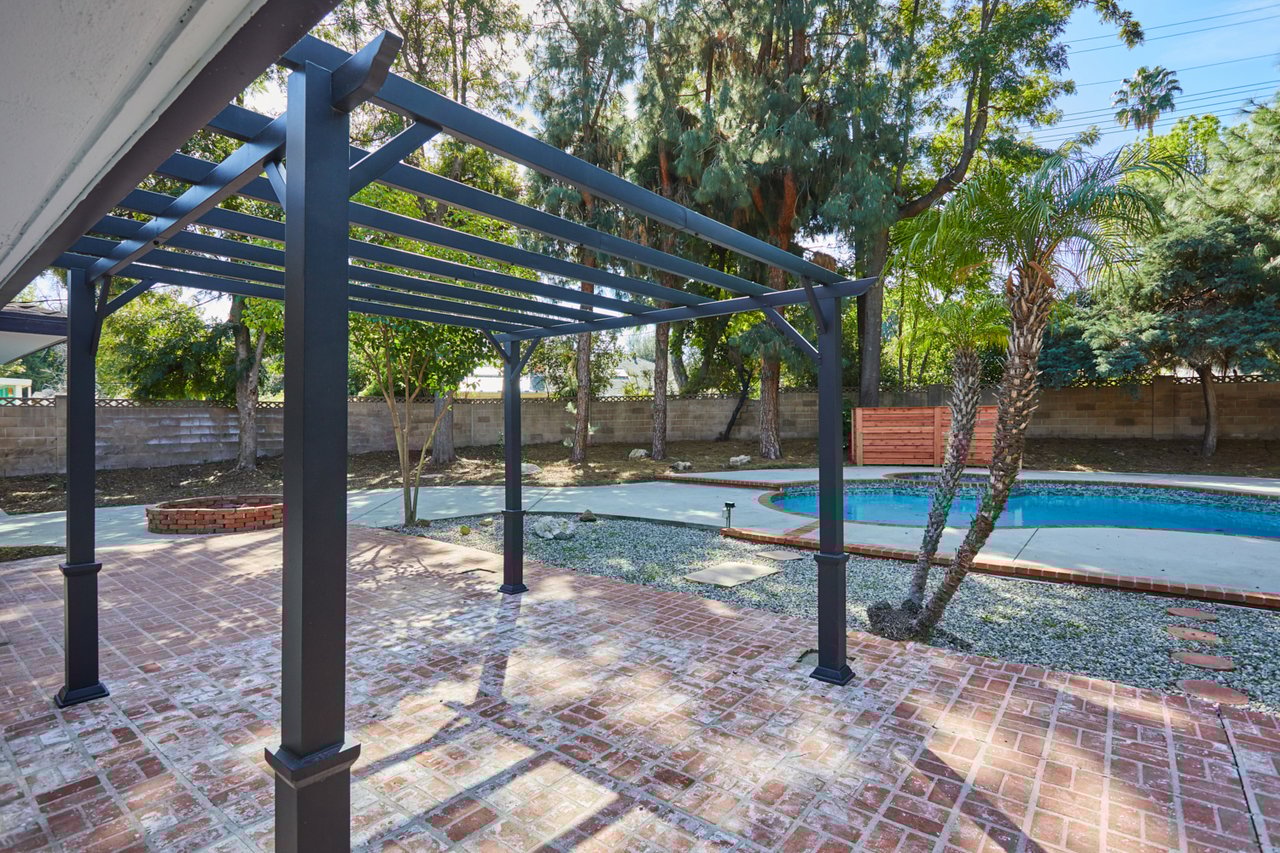 23110 Mulholland Dr