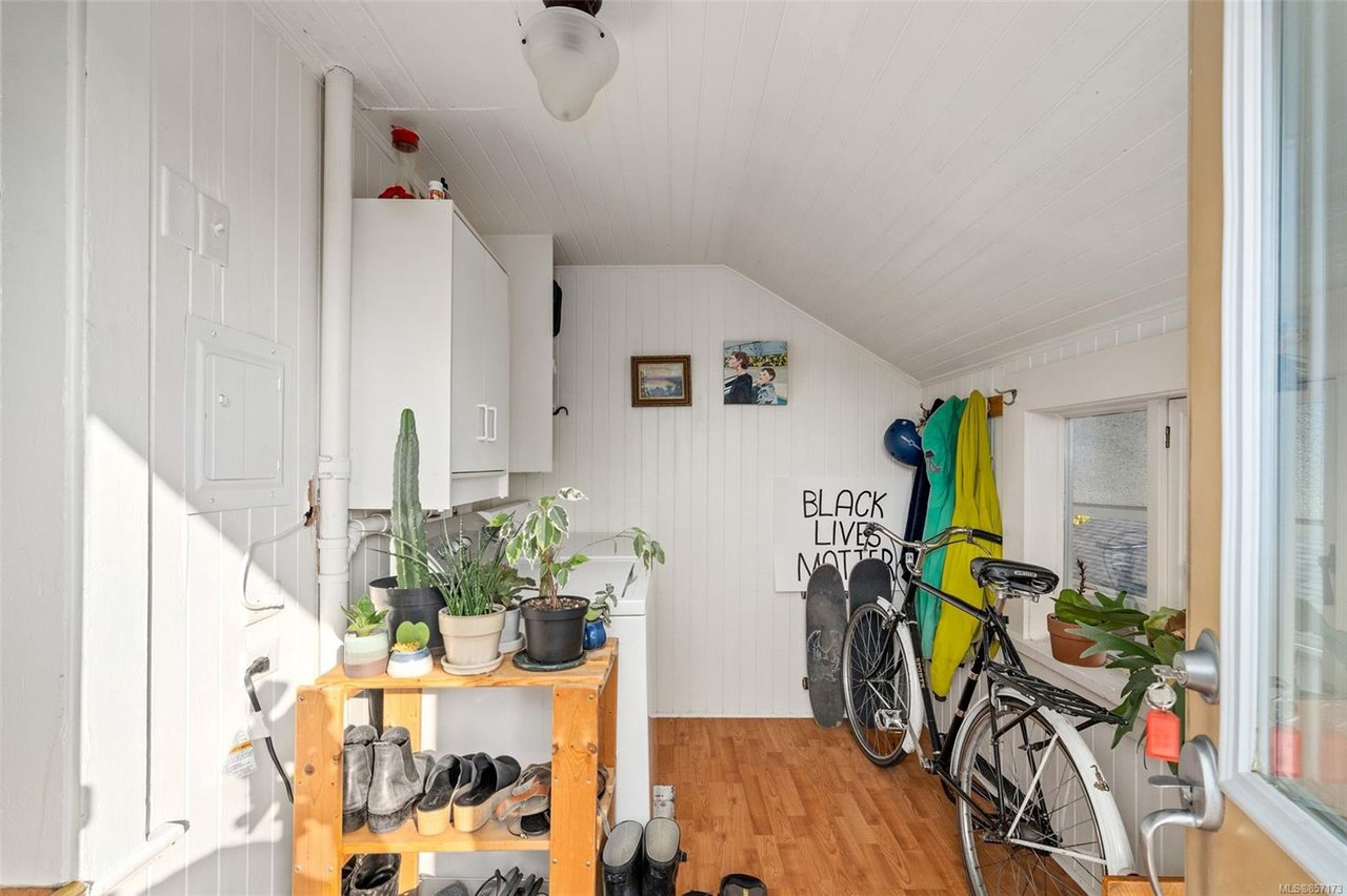 2632 Fernwood Rd