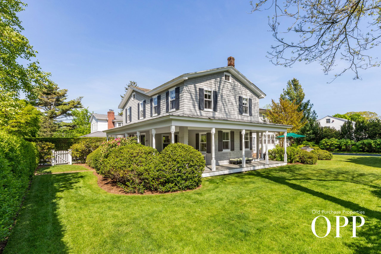 QUINTESSENTIAL BELLPORT COLONIAL