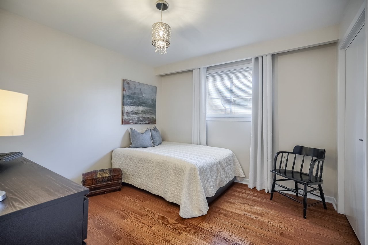 268 Mineola Rd E