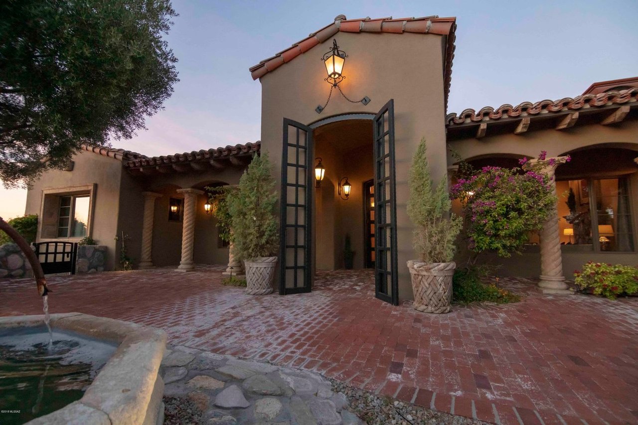 1643 E Sahuaro Blossom Pl