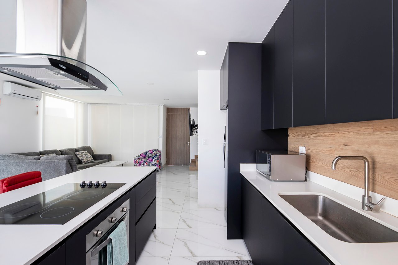 Private Pool Turnkey Condo, Santa Ana, San Jose