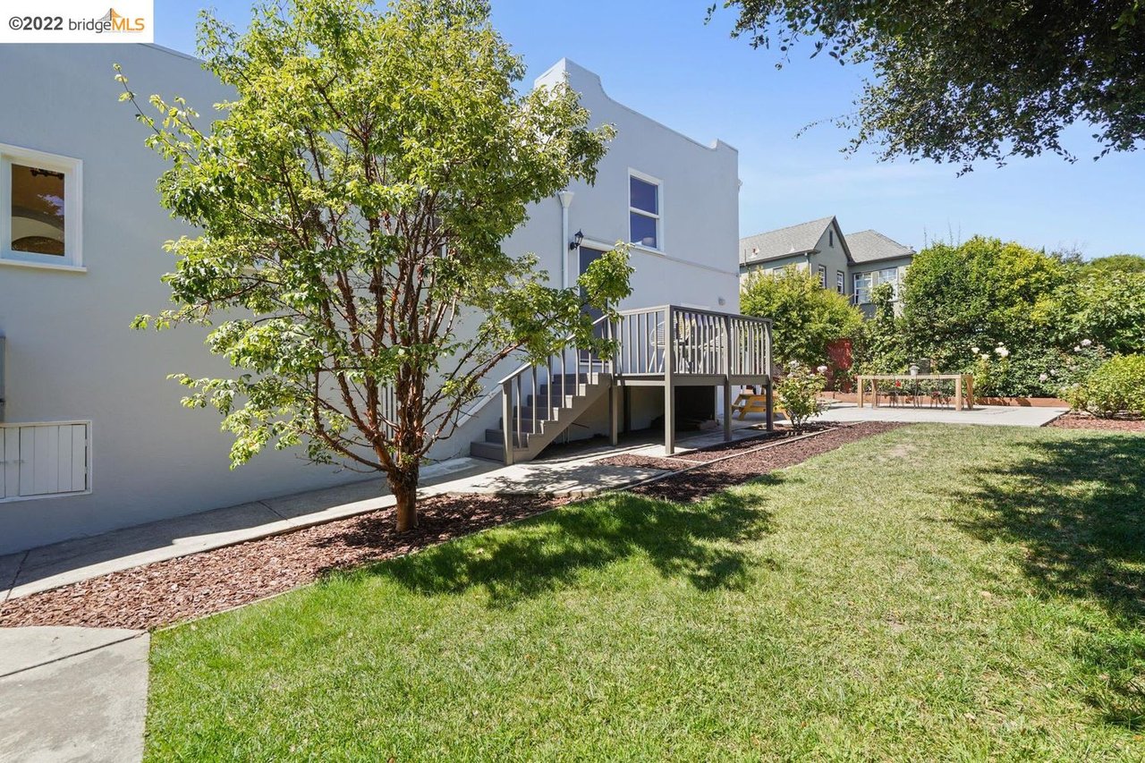 3233 Ardley Ave