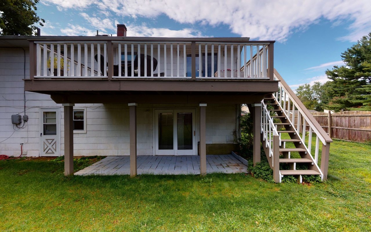 8 LANGMOORE DR