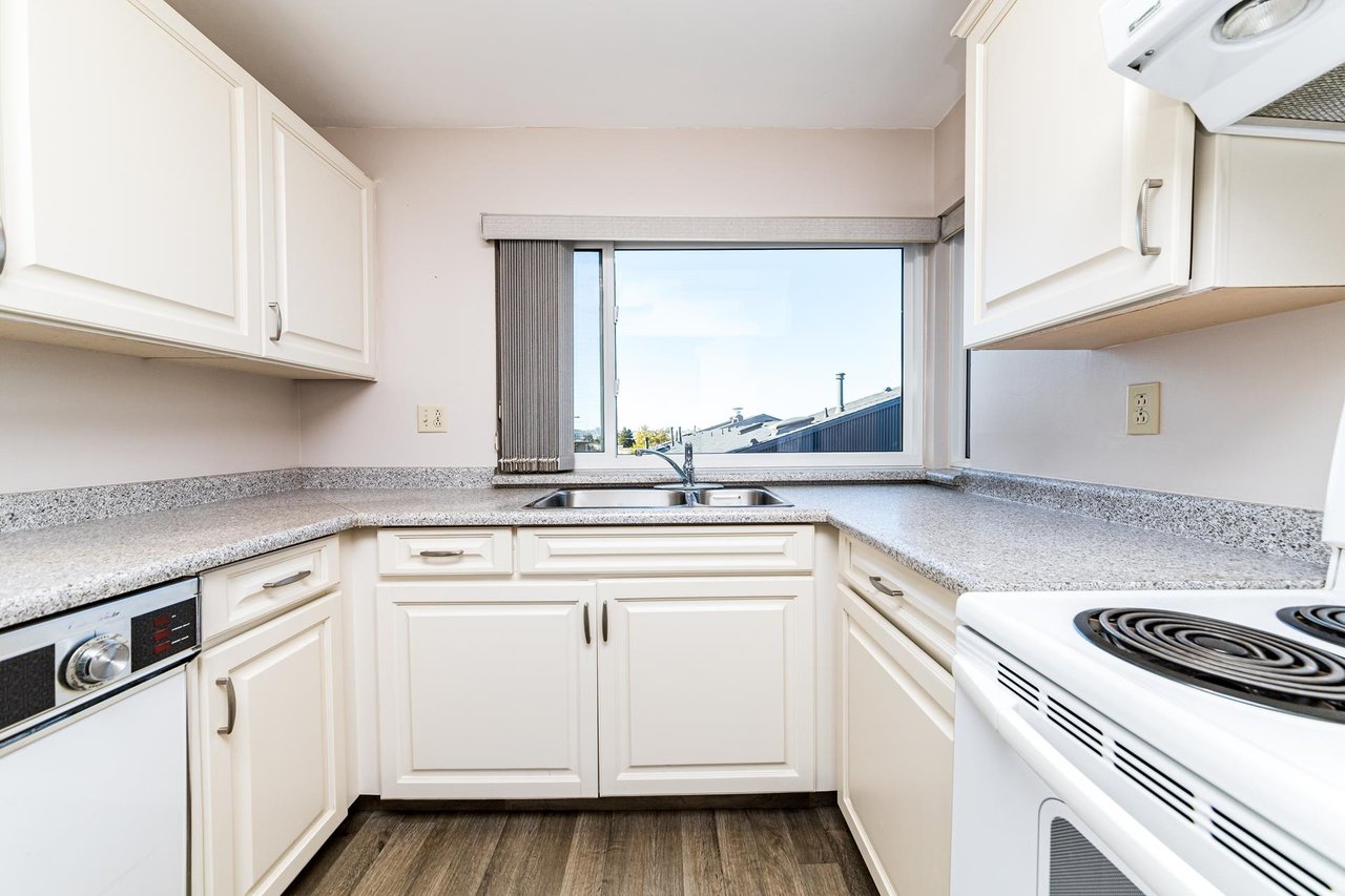414-2366 Wall St