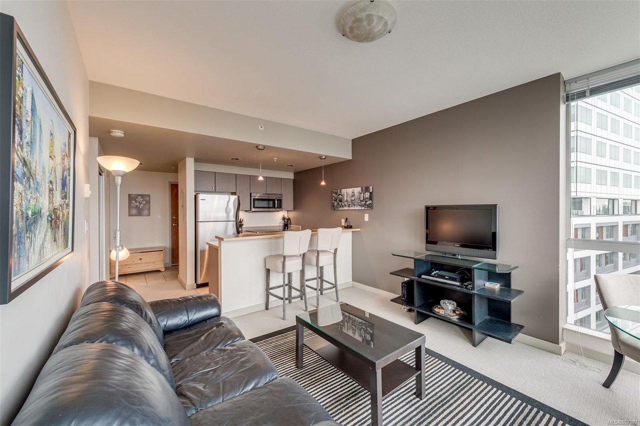 908-732 Cormorant St