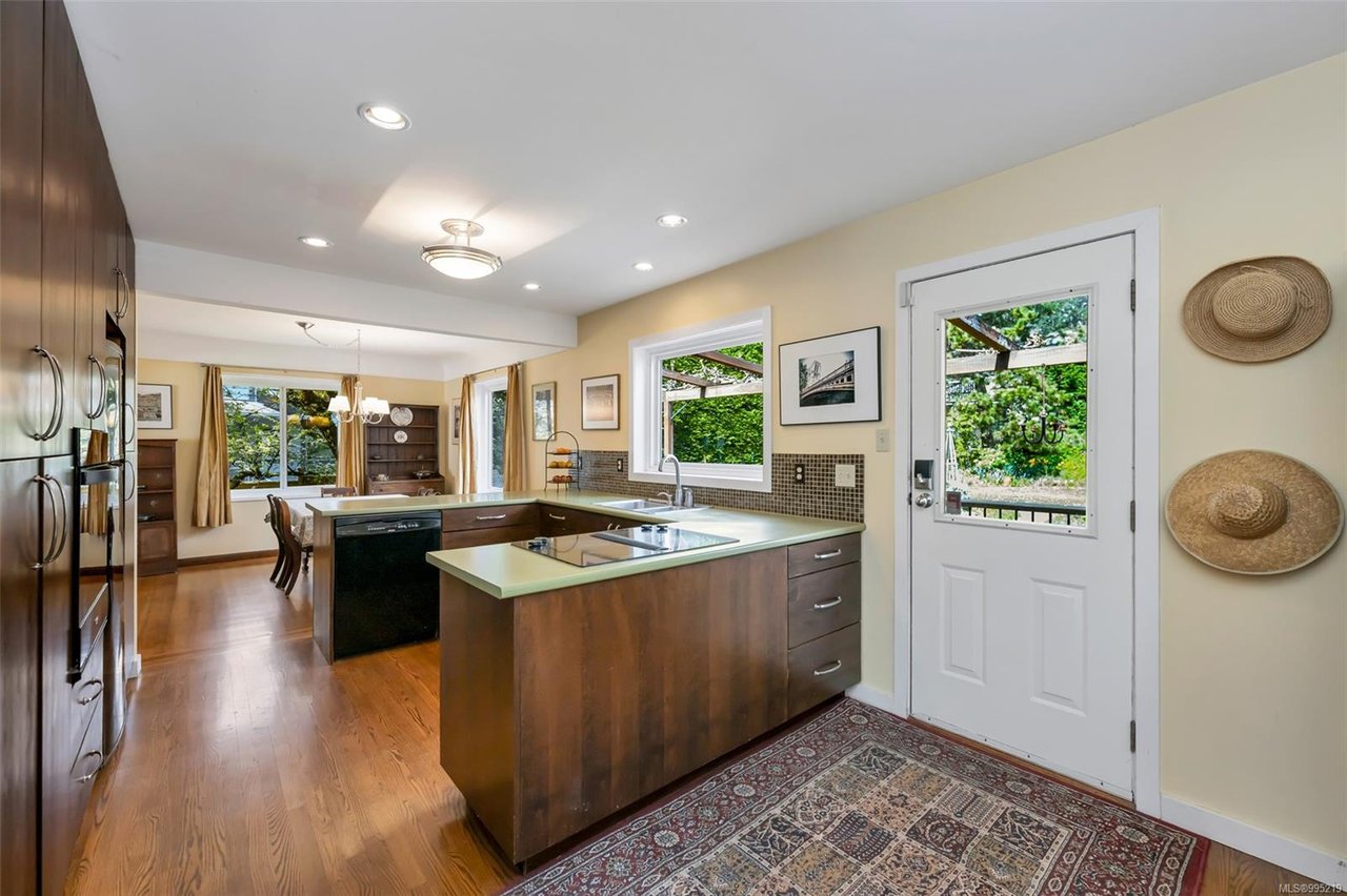 36 Tovey Cres, View Royal