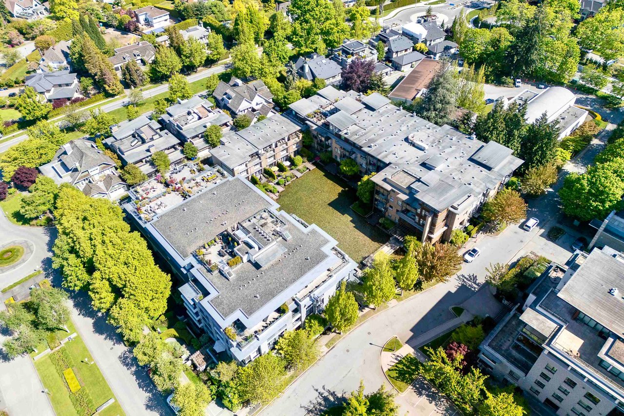 210-5989 Iona Dr