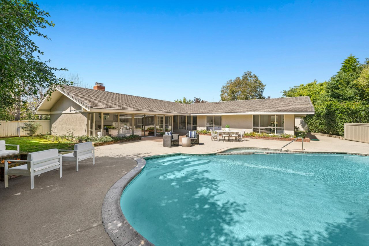 2800 Lighthouse Lane