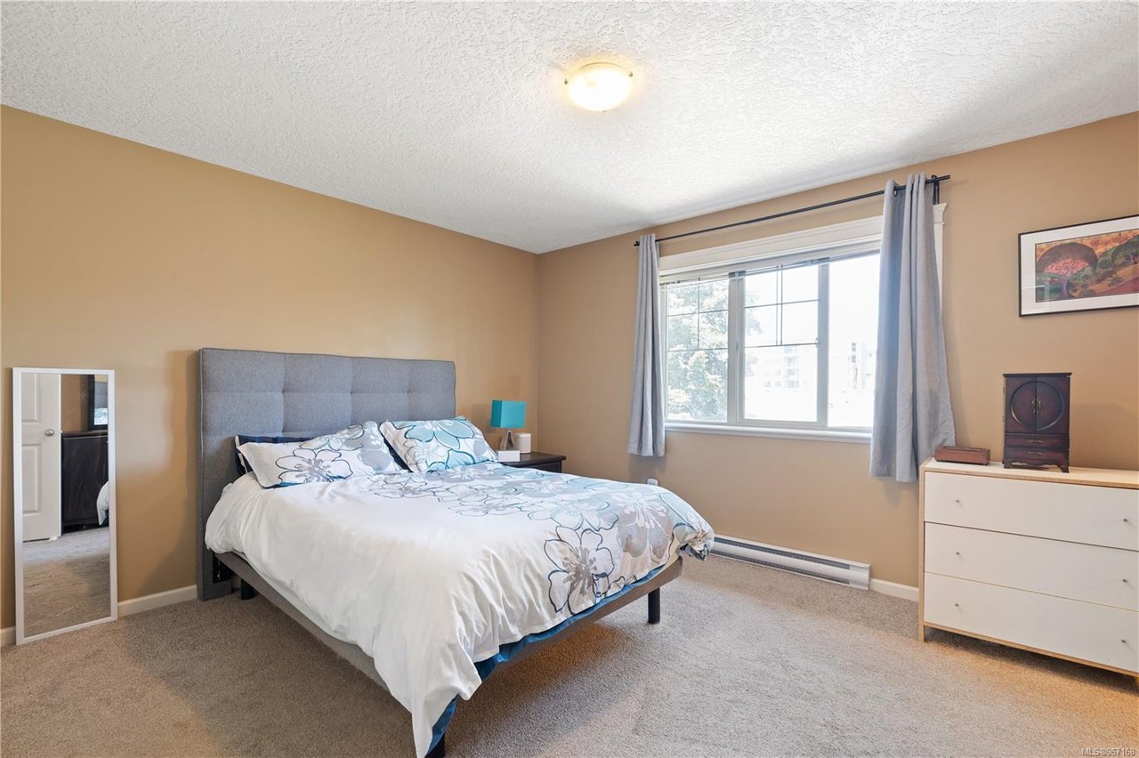 102-2920 Phipps Rd, Langford