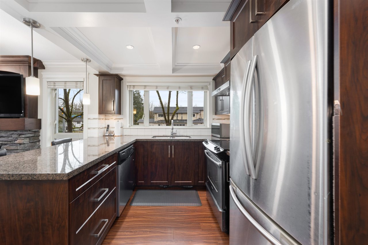 212-2175 Fraser Ave