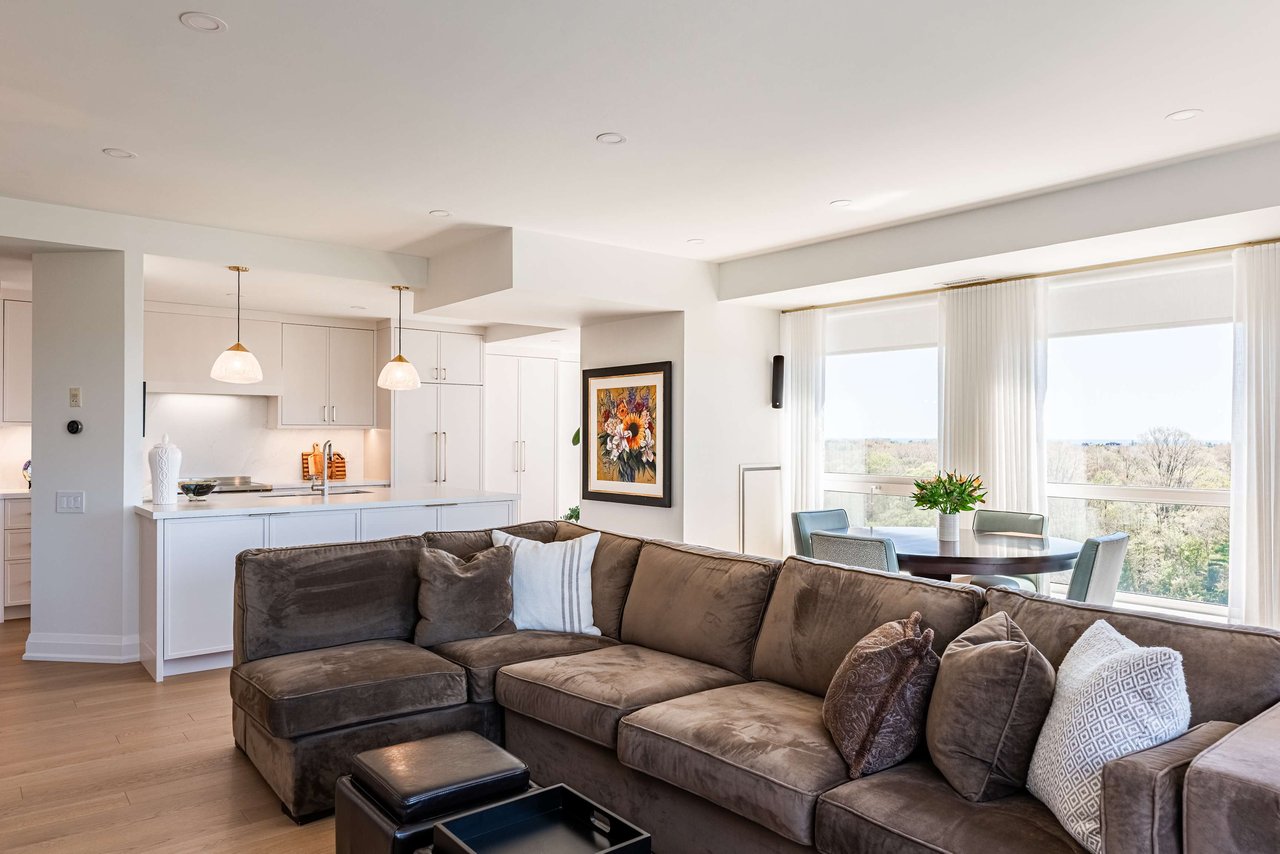 Luxurious Old Oakville Condo