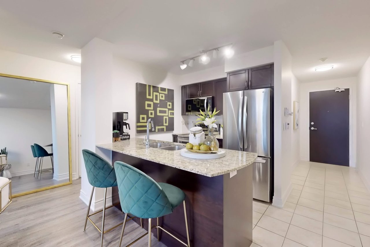 75 King William Cres Unit: LPH13