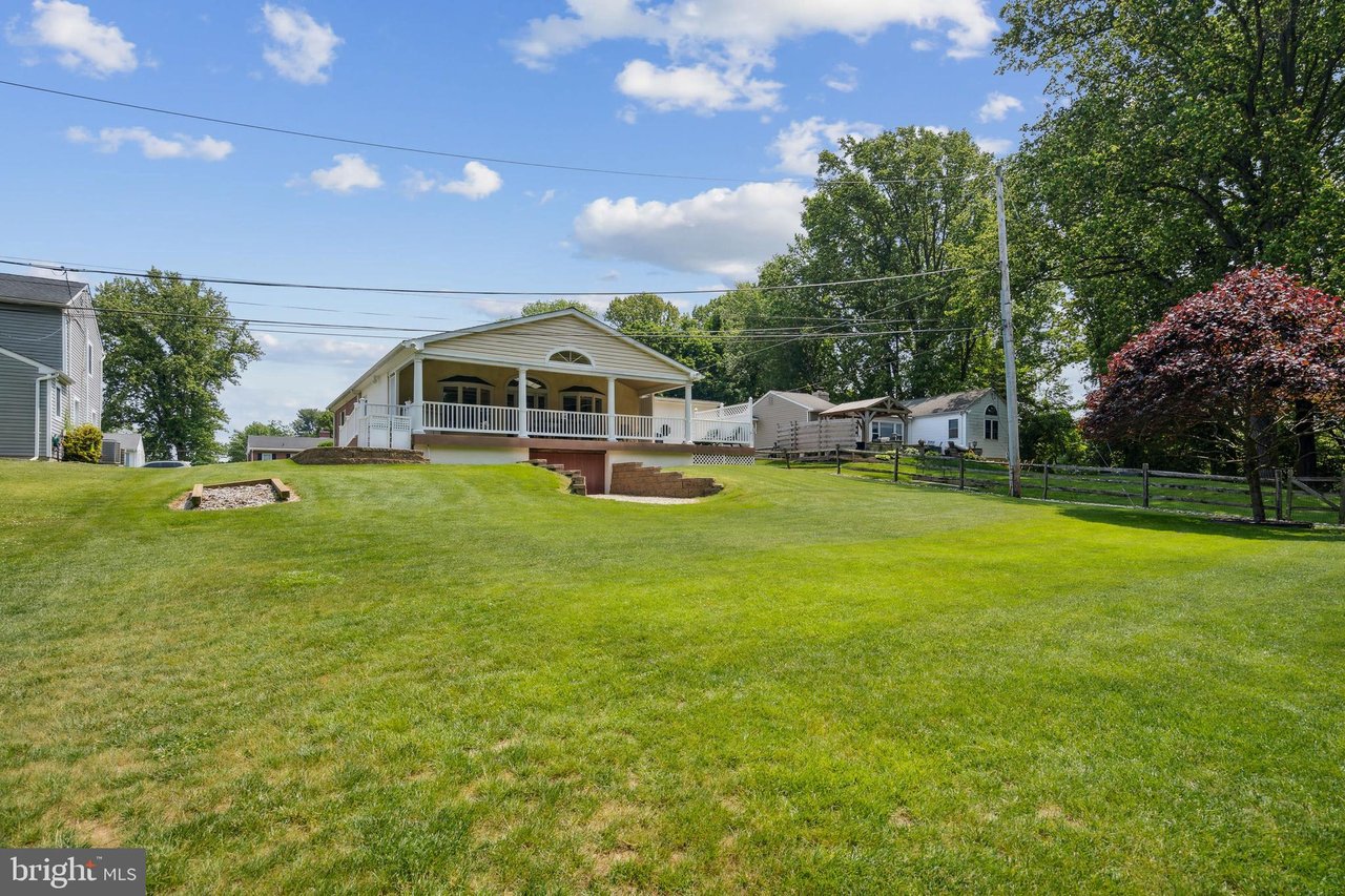 320 Rose Ln