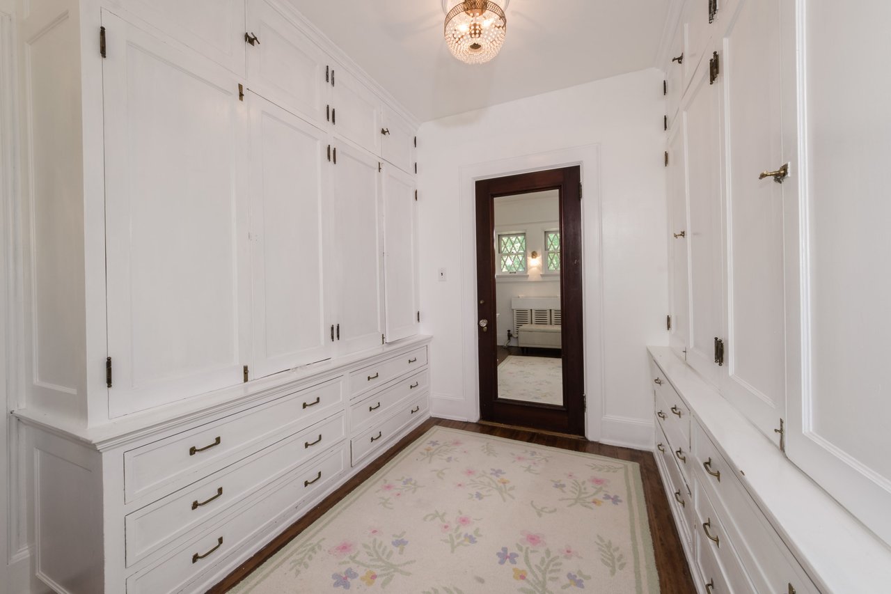 A CWE Historic Home on Cobblestone Pershing Place