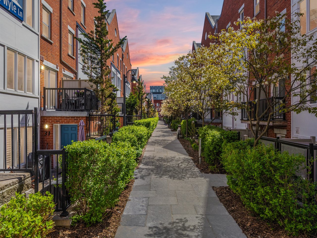 SECLUDED LESLIEVILLE TOWNHOME