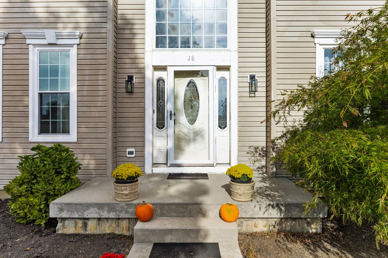 18 Rockwell Ln