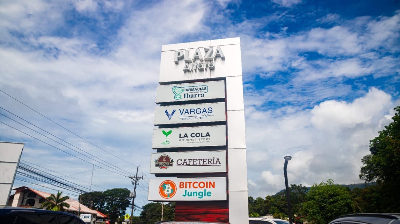 Plaza Alfaro, Uvita – Prime Commercial Building in the center of Uvita