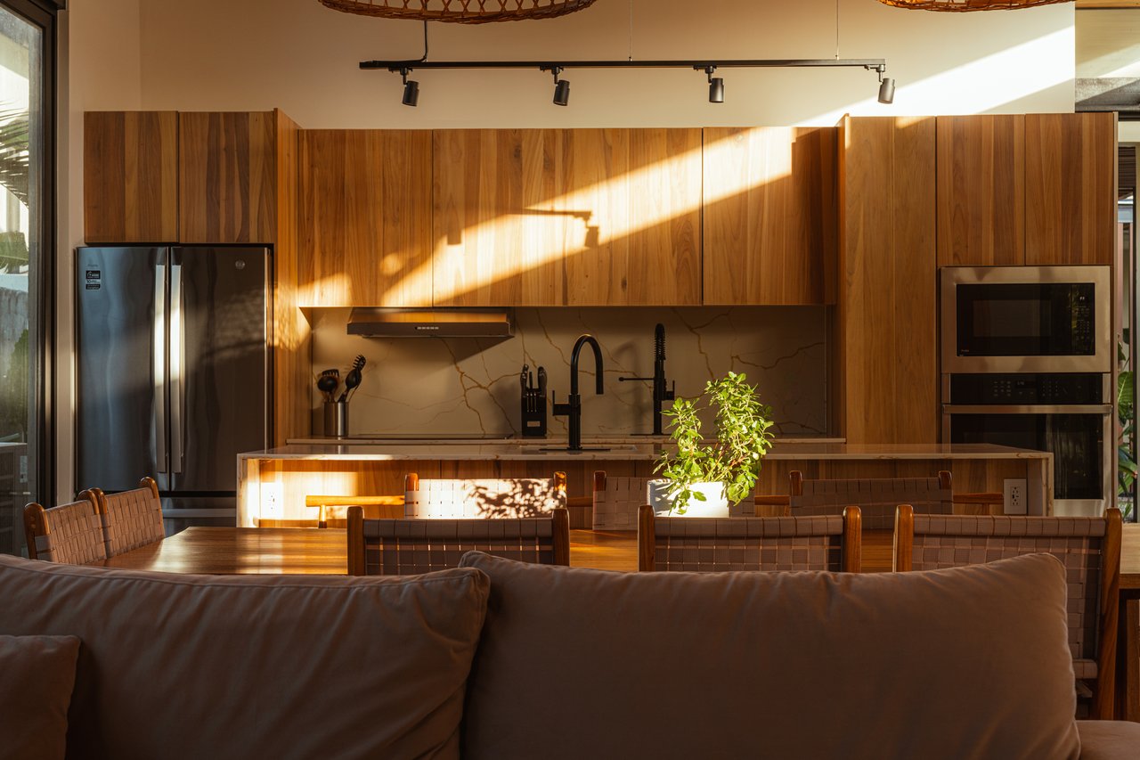 Tropical Modern Four Bedroom Home, Tamarindo, Guanacaste