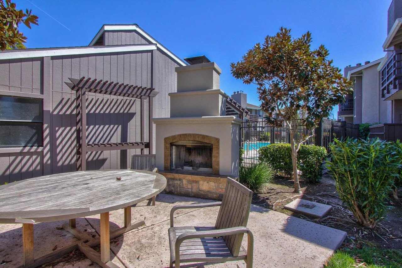 425 W Laurel Dr APT G