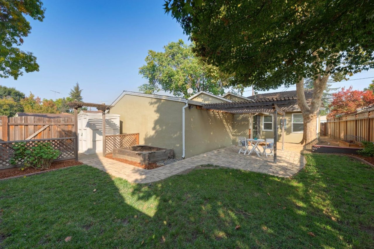 1093 Sunlite Dr