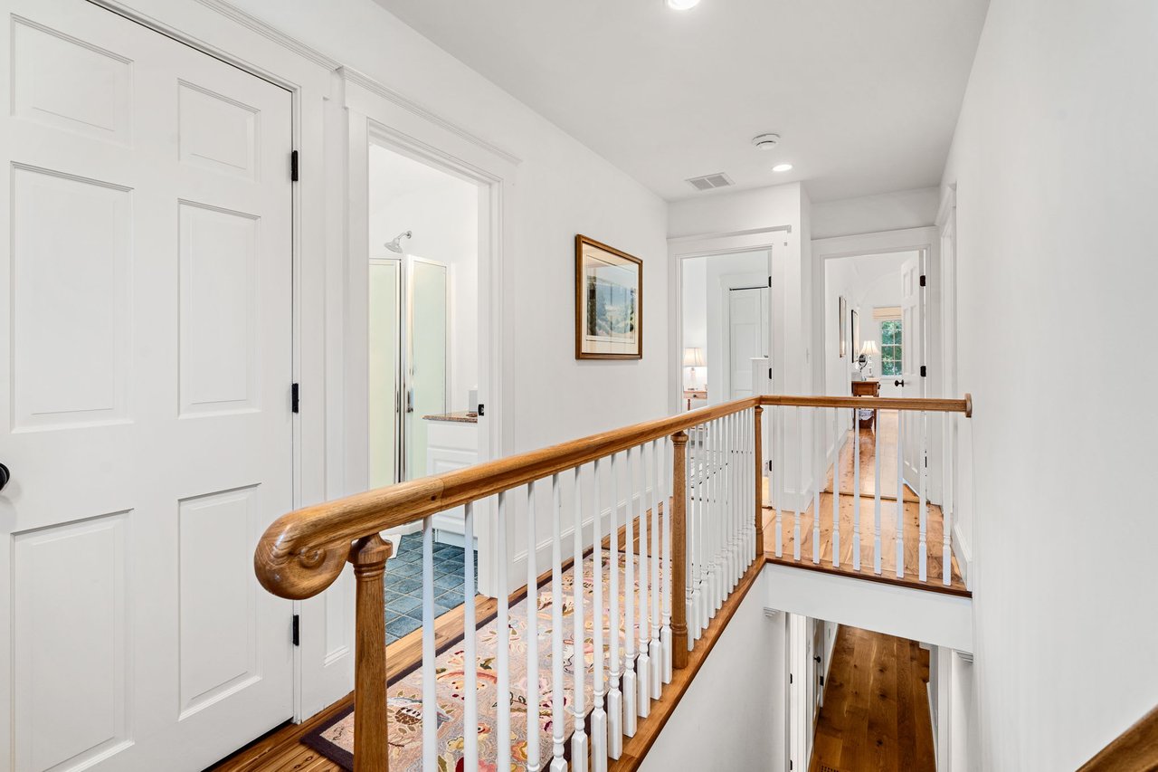 6 Oak Hollow Ln