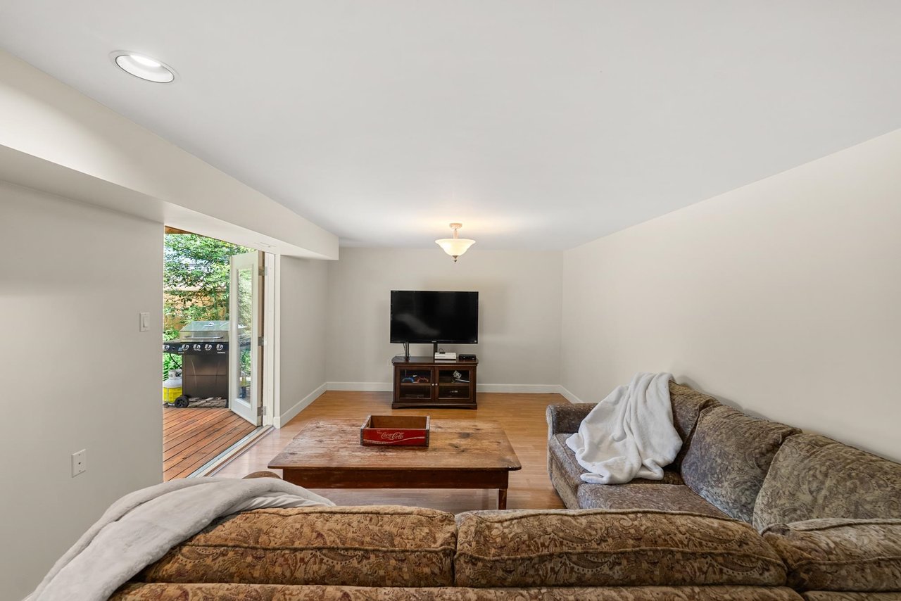 5264 12 Ave
