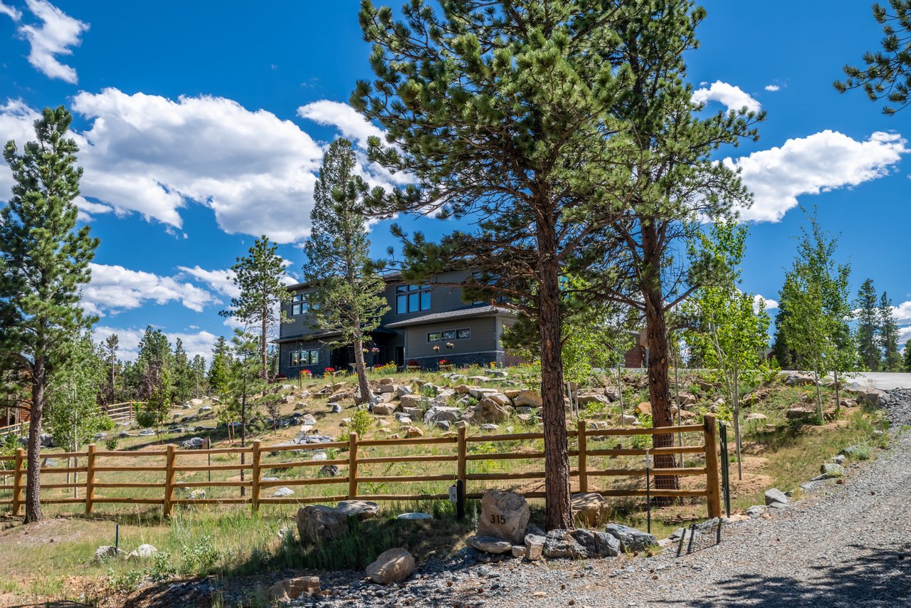 315 Indian Peaks Dr