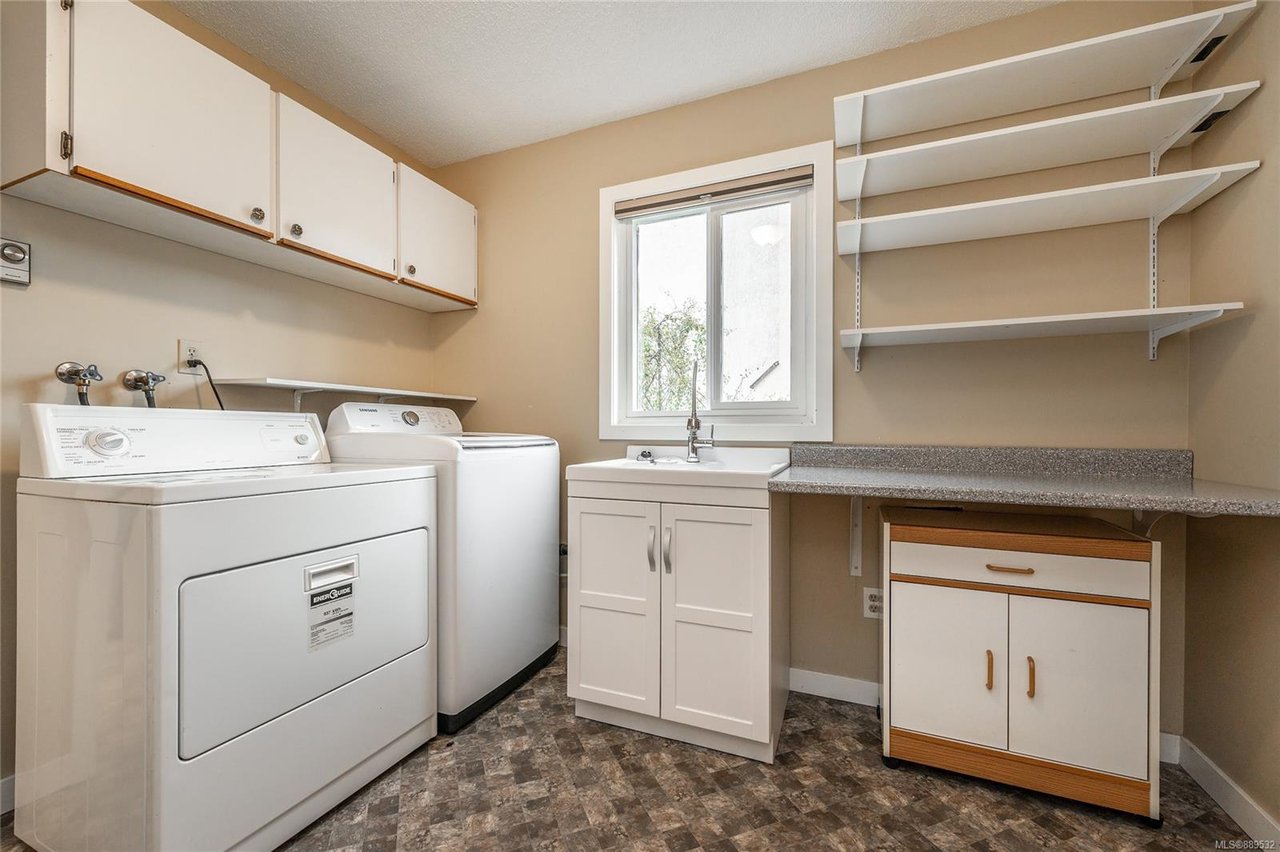 852 Ankathem Pl