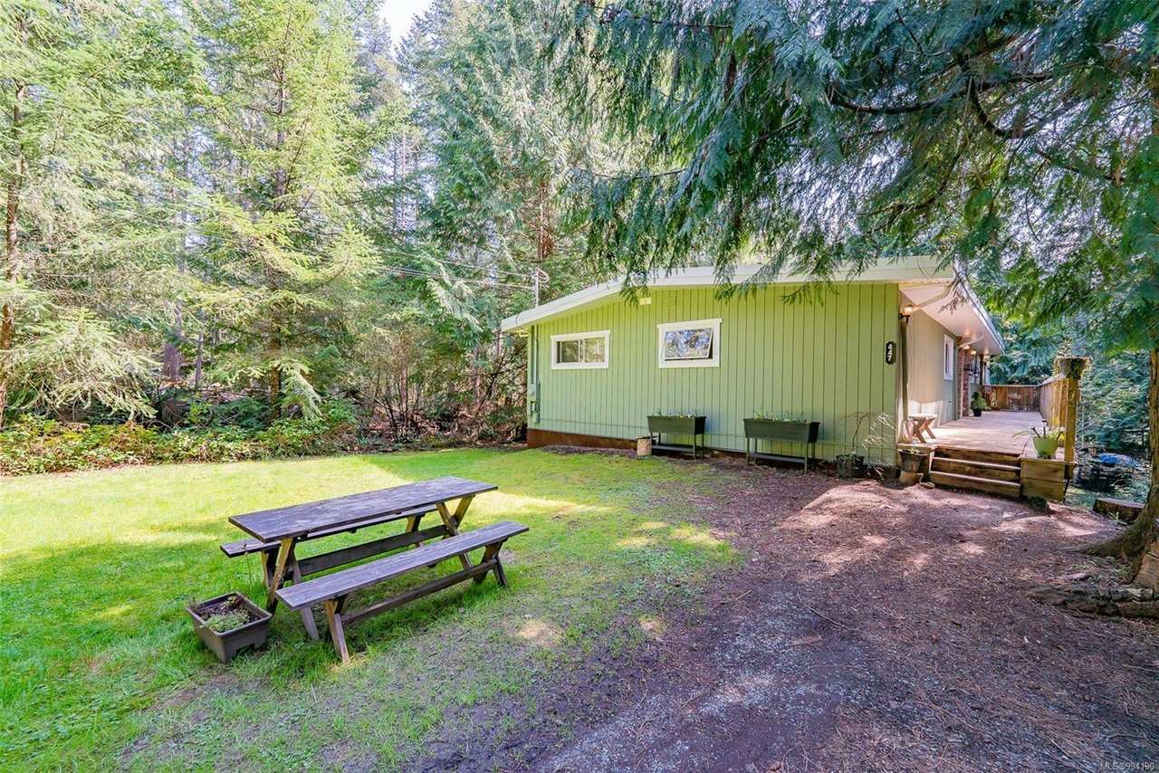 447 Berg Rd