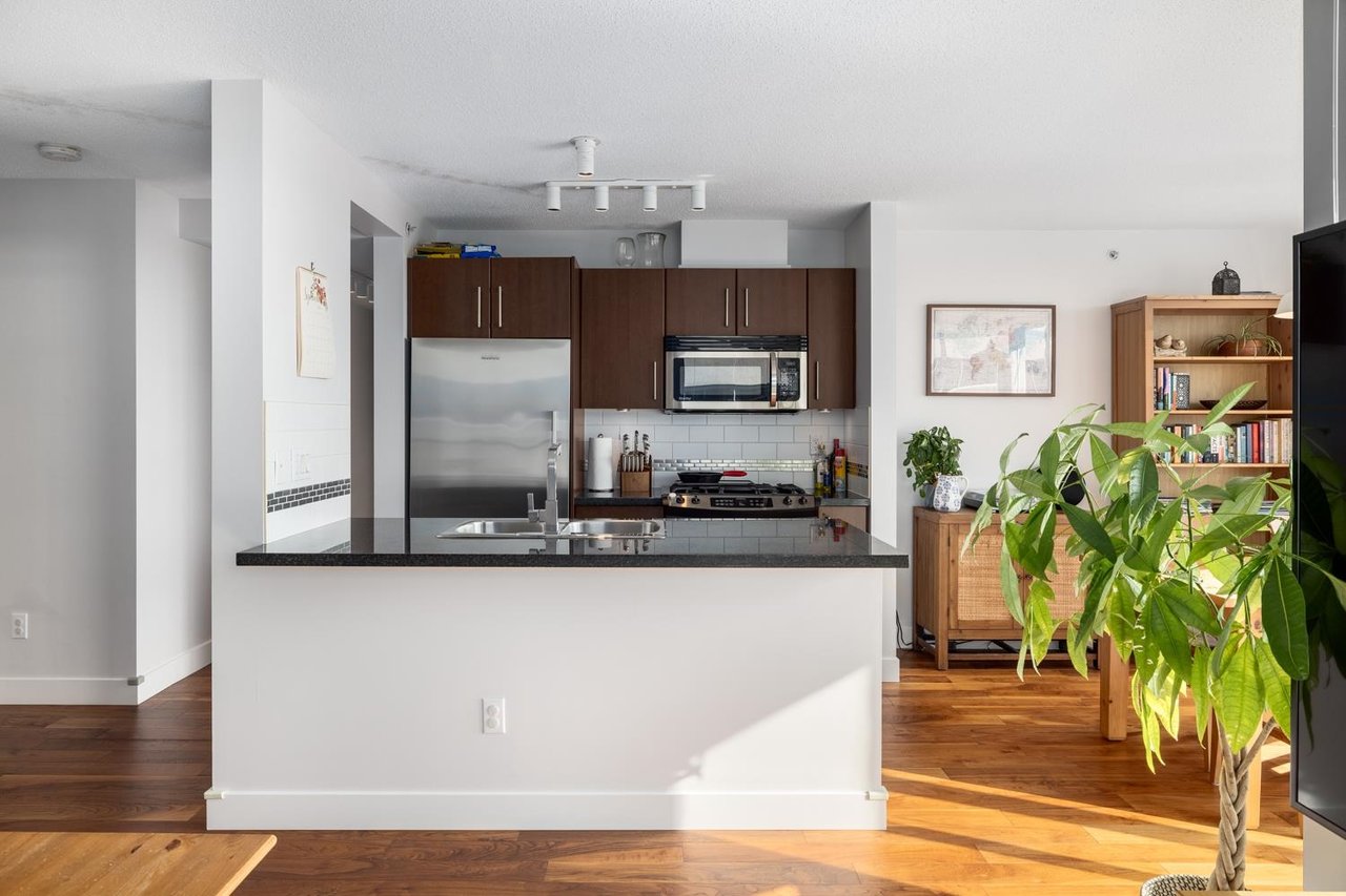 606-587 W 7th Ave