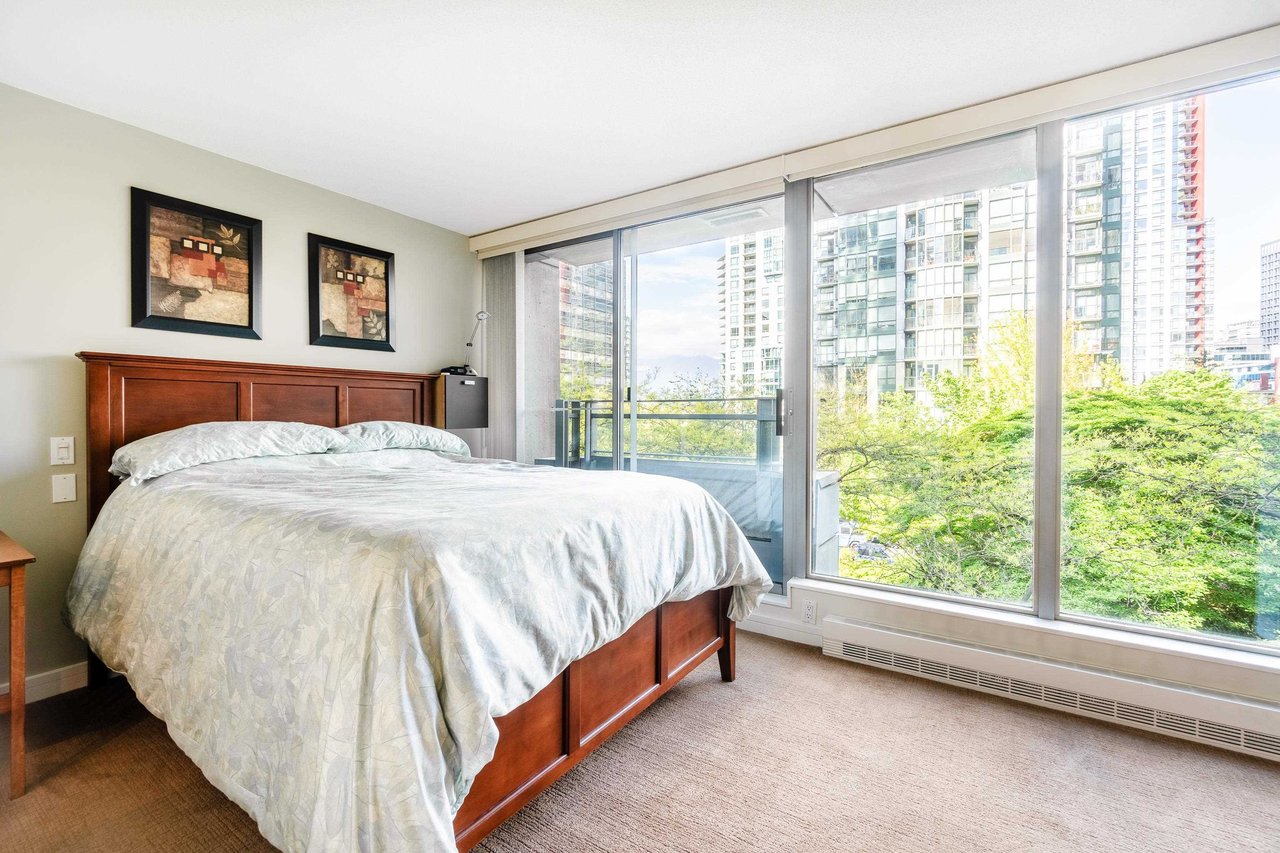 1233 Alberni St
