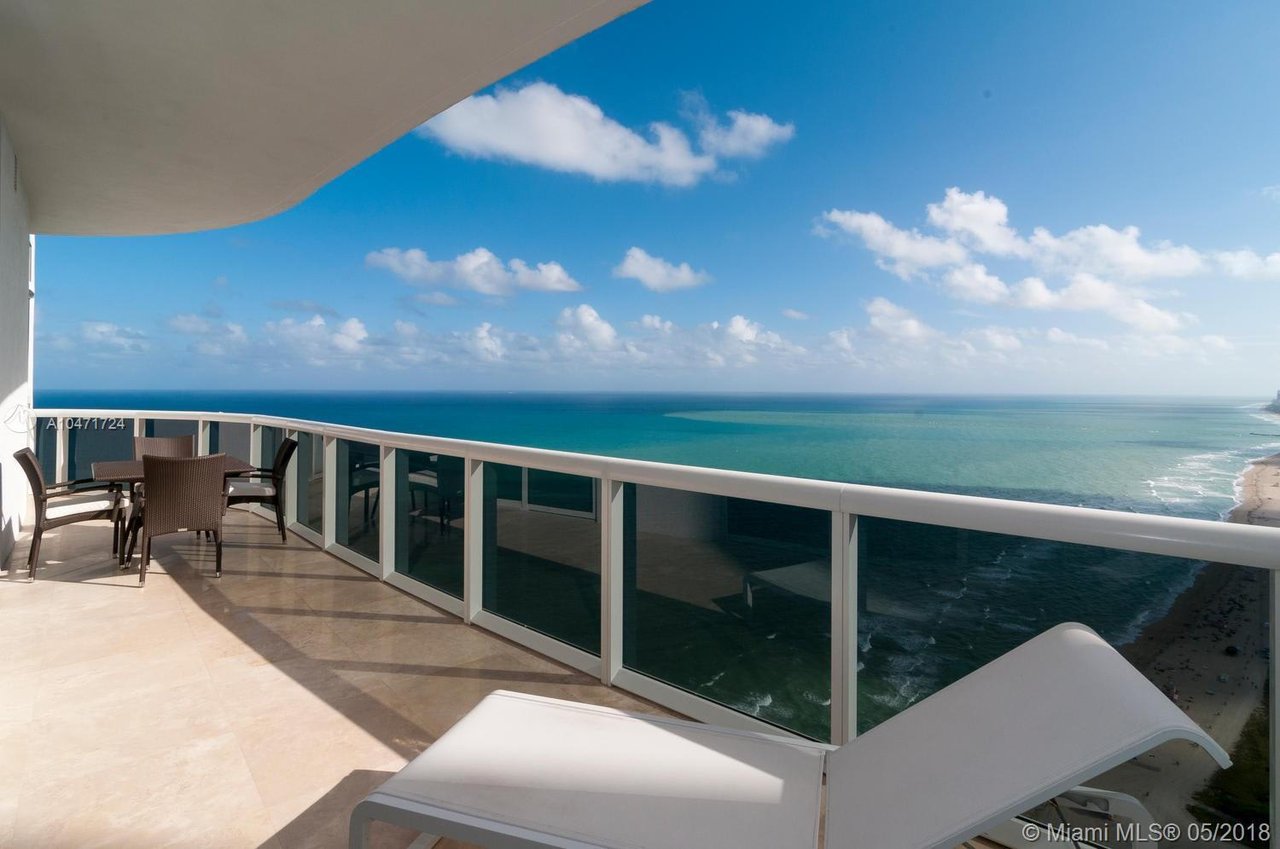 15811 Collins Ave, #3902