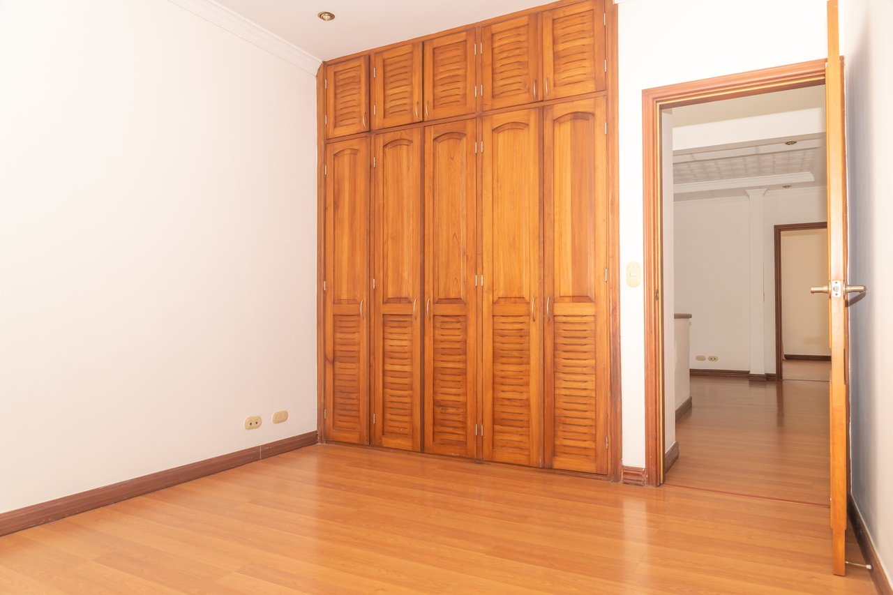 Colonial Gated Community Villa, Curridabat, San Jose