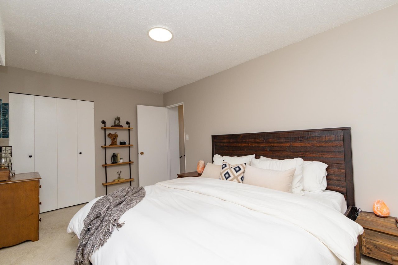 1148 Deep Cove Road, North Vancouver
