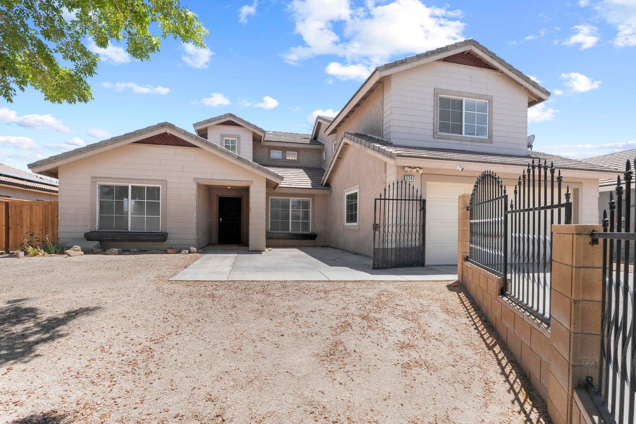 3242 Desert Cloud Ave