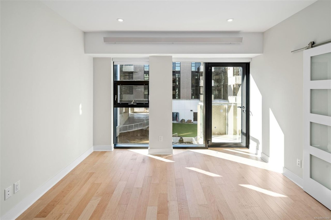 N212-1105 Pandora Ave